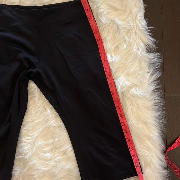 Black Activewear Capris Size Small - Picture 4 of 6